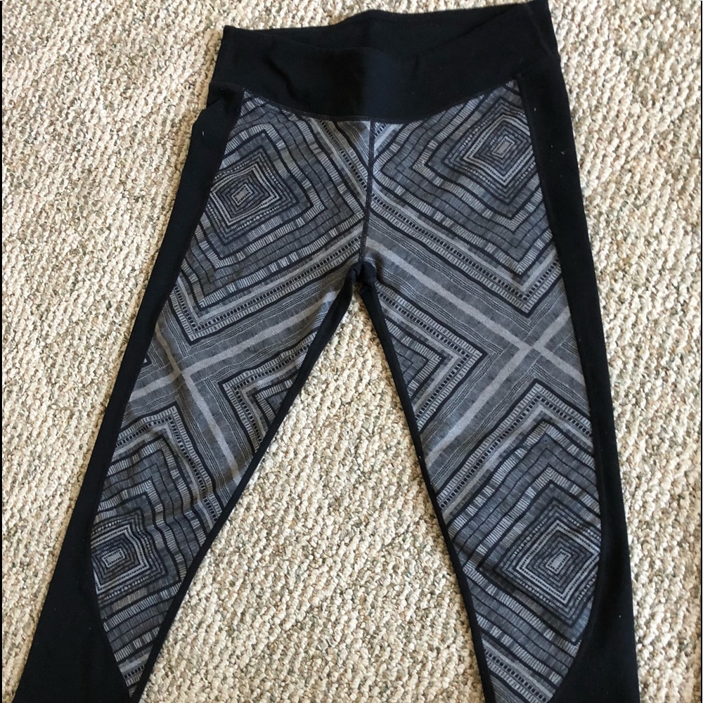 Fabletics 7/8 Length Black and Grey legging